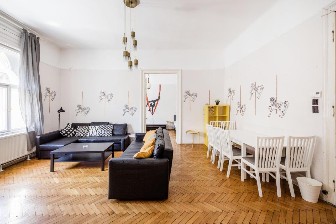 Downtown Circus Apartment Budapest Exteriör bild